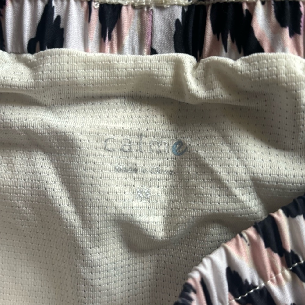 NWT Johnny Was Calme Women’s Elements White Animal Print Hike Short Size XS - Picture 2 of 7